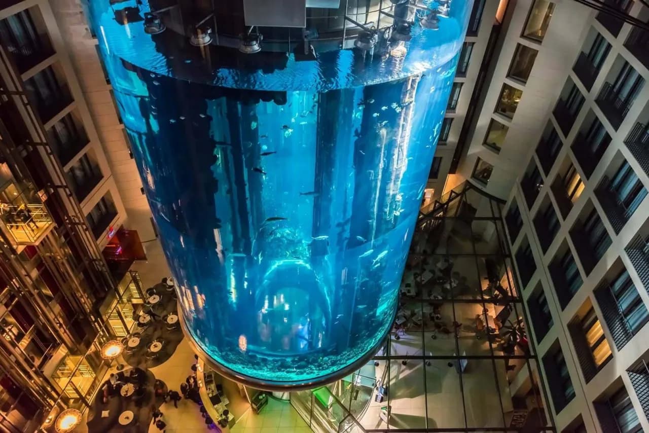 AquaDom oceanarium Berlin - odkryj największe akwarium w Europie